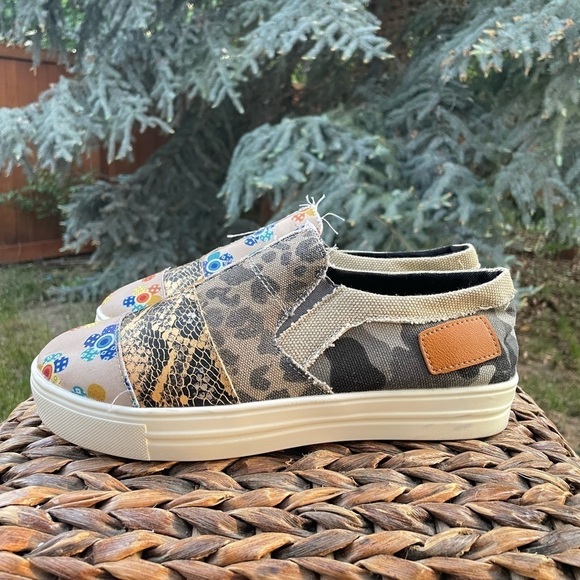 Patchwork Floral Leopard Canvas Slip On Fashion Sneakers. Women size 9 - Picture 7 of 7